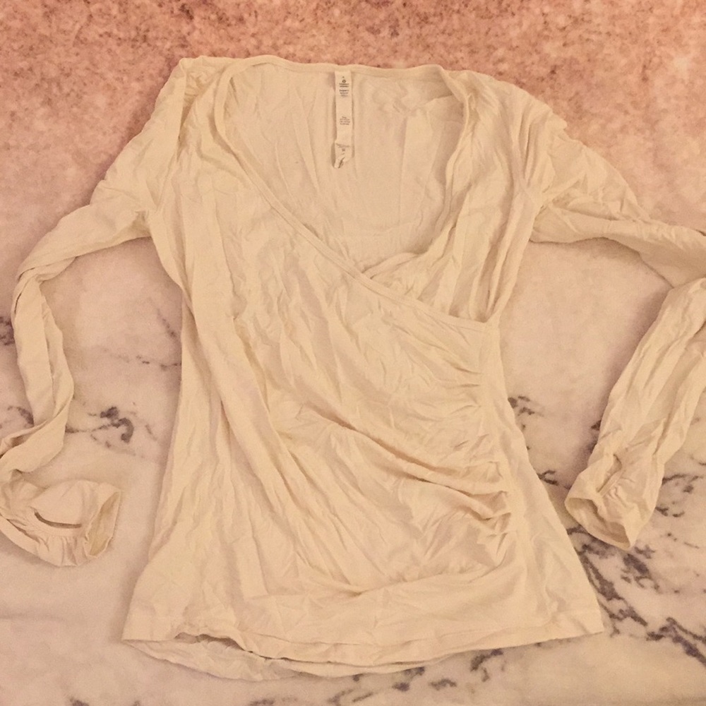 Lululemon cream long sleeve shirt